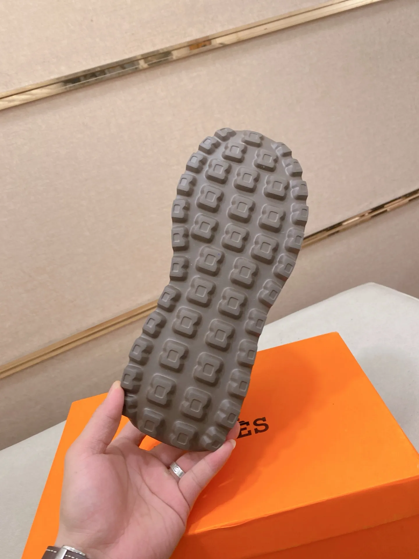 Men's clothing and shoes💰: 440💰《HERMES》【Classic Original Version】Hermès; Top 🔝 Purchasing Agency 🔍🔍Latest 🇺🇸Sold simultaneously at counters, original imported from Italy ▲▲ suede cowhide Equipped with breathable mesh ▲▲Exquisite workmanship (breathable mesh imported from Italy) sole: original sole provided by the original factory, ⚠️exclusive double-layer activity·TPR·rubber·combined molded outsole; Code number: 38-44